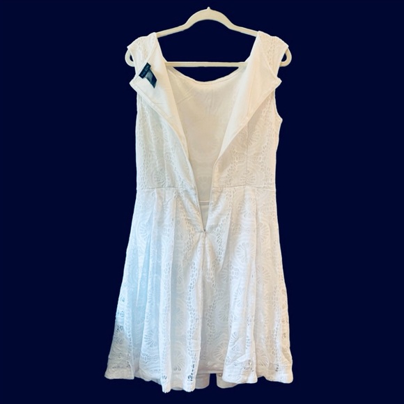 NWOT Bisou Bisou Sleeveless White Sheath Dress With Embroidered Overlay. Size 10 - Picture 4 of 11
